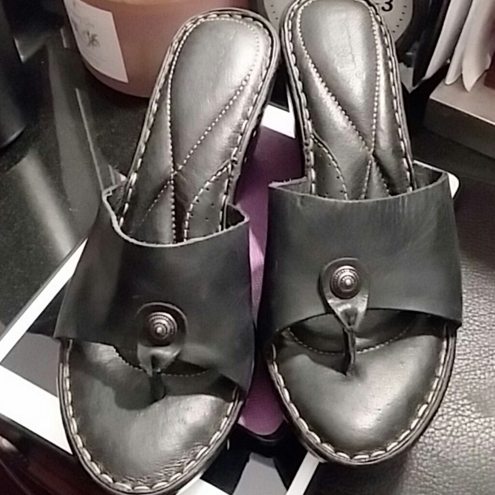 BORN SANDALS